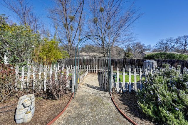 2963 Royal Park Ct, Cameron Park, CA 95682