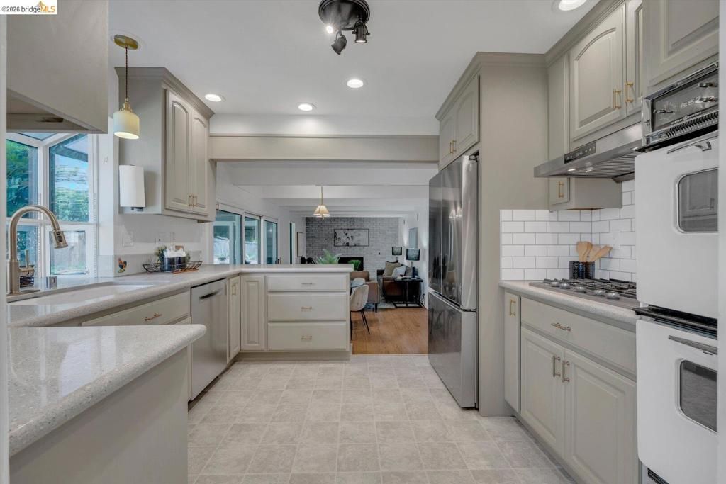Image 14 of property listing at 1848 Polk ST, Concord, CA 94521