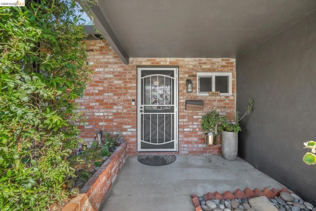 Image 6 of property listing at 1848 Polk ST, Concord, CA 94521