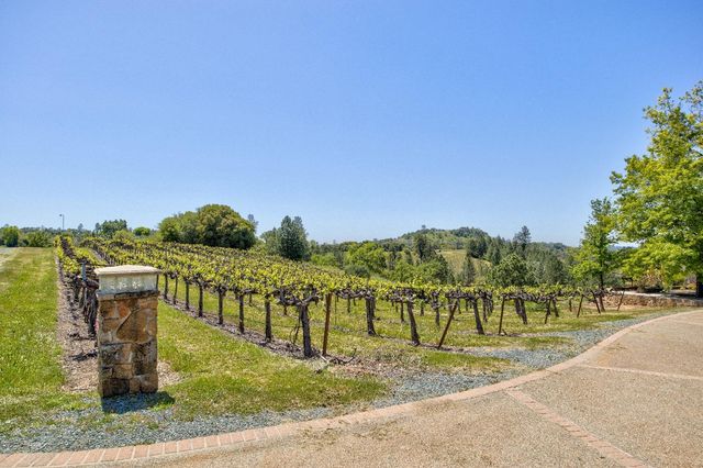 13320 Oakstream Rd, Plymouth, CA 95669