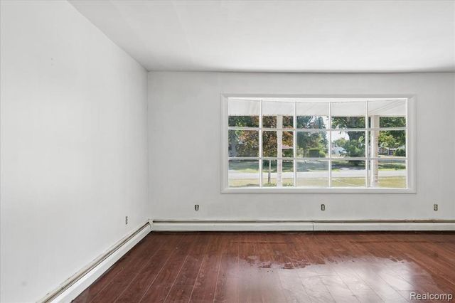 2260 S Harvey Avenue, Westland, MI 48186