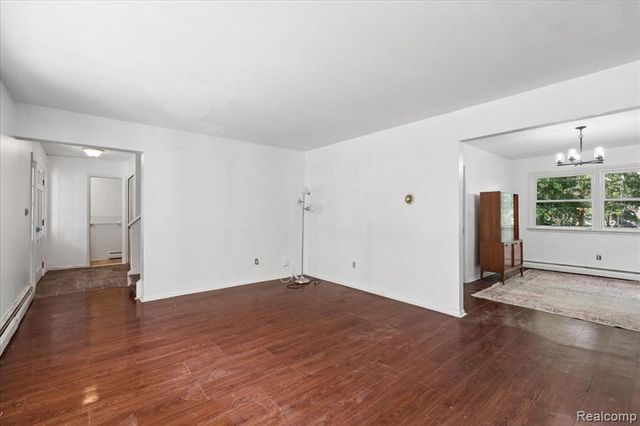 2260 S Harvey Avenue, Westland, MI 48186