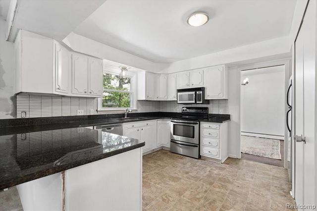 2260 S Harvey Avenue, Westland, MI 48186