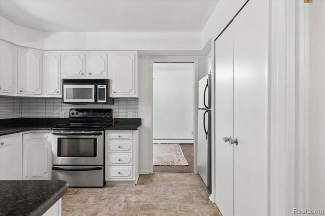 2260 S Harvey Avenue, Westland, MI 48186