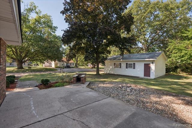 2260 S Harvey Avenue, Westland, MI 48186