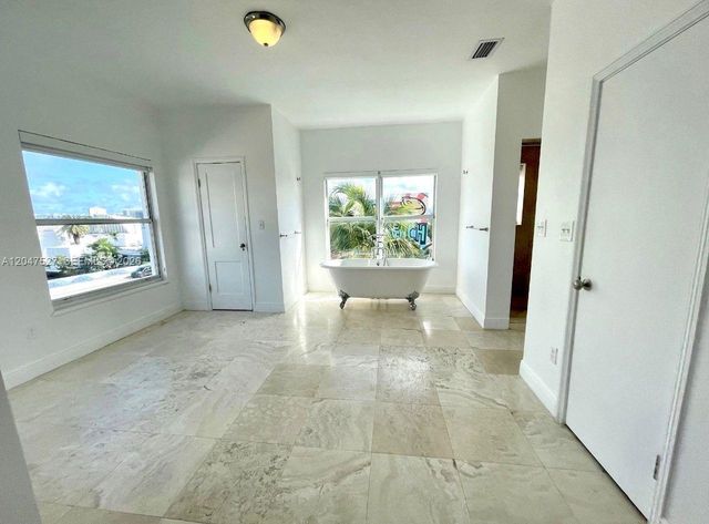 4035 N Meridian Ave PH, Miami Beach, FL 33140