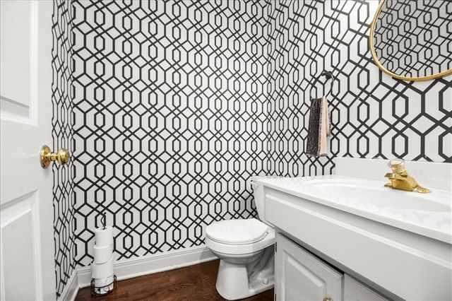 713 NE DICK HOWSER Court, Lee's Summit, MO 64064