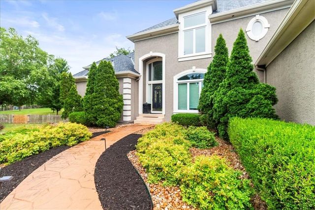 713 NE DICK HOWSER Court, Lee's Summit, MO 64064