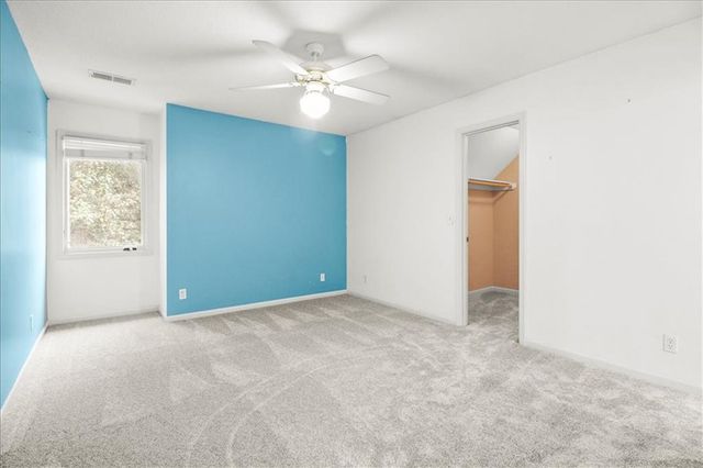 713 NE DICK HOWSER Court, Lee's Summit, MO 64064