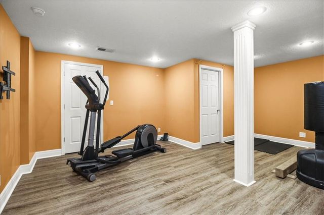 713 NE DICK HOWSER Court, Lee's Summit, MO 64064