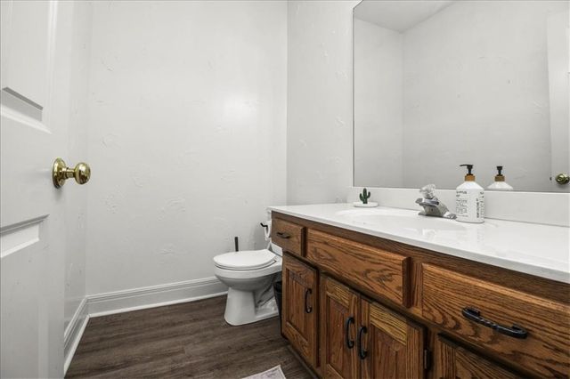 713 NE DICK HOWSER Court, Lee's Summit, MO 64064