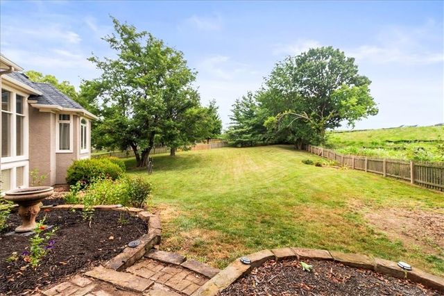 713 NE DICK HOWSER Court, Lee's Summit, MO 64064
