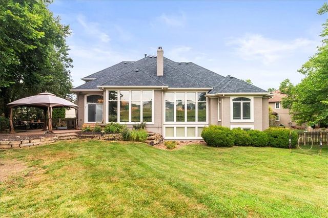 713 NE DICK HOWSER Court, Lee's Summit, MO 64064