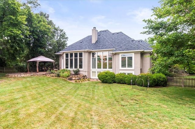 713 NE DICK HOWSER Court, Lee's Summit, MO 64064