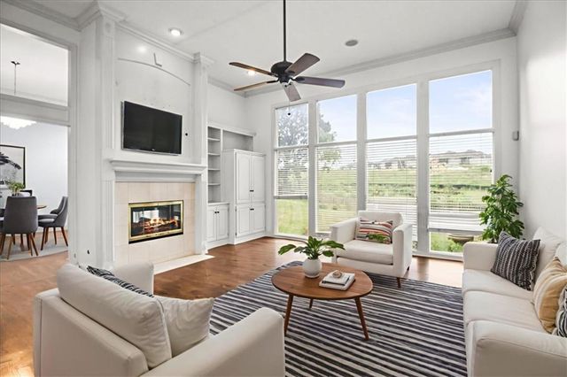 713 NE DICK HOWSER Court, Lee's Summit, MO 64064