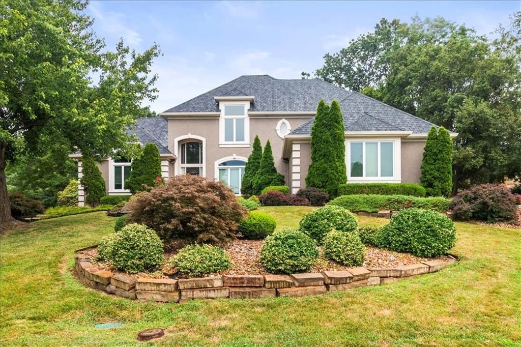 713 NE DICK HOWSER Court, Lee's Summit, MO 64064