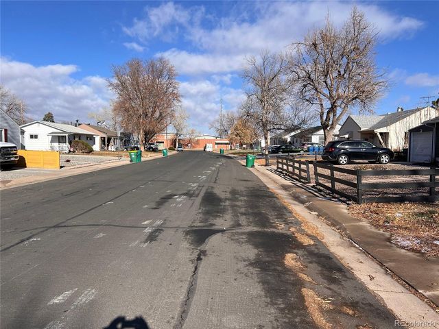 930 Nome Street, Aurora, CO 80010