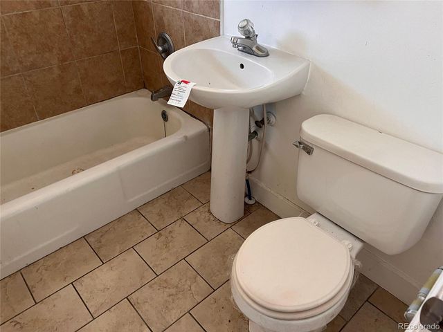 930 Nome Street, Aurora, CO 80010