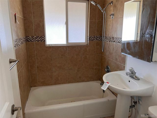 930 Nome Street, Aurora, CO 80010