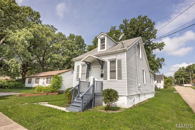 201 S 10th Street, Belleville, IL 62220