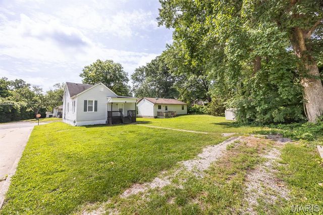 201 S 10th Street, Belleville, IL 62220
