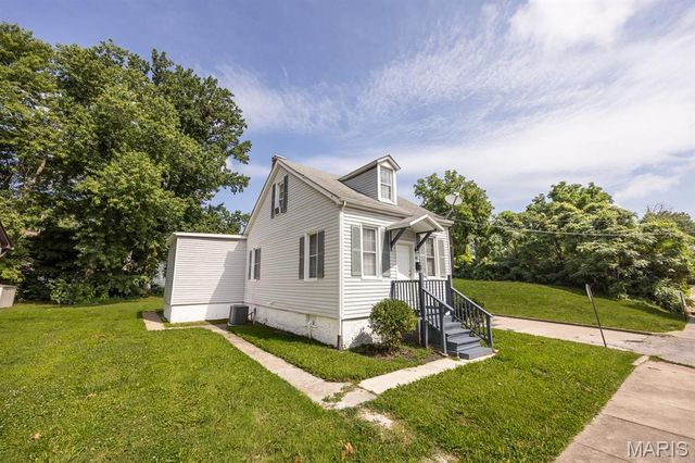 201 S 10th Street, Belleville, IL 62220