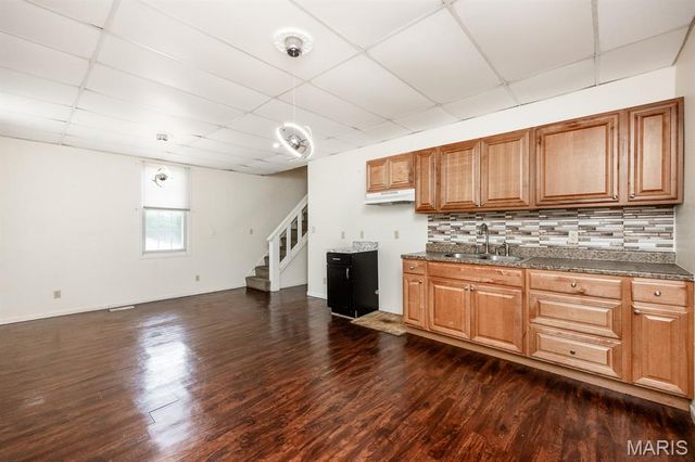 201 S 10th Street, Belleville, IL 62220