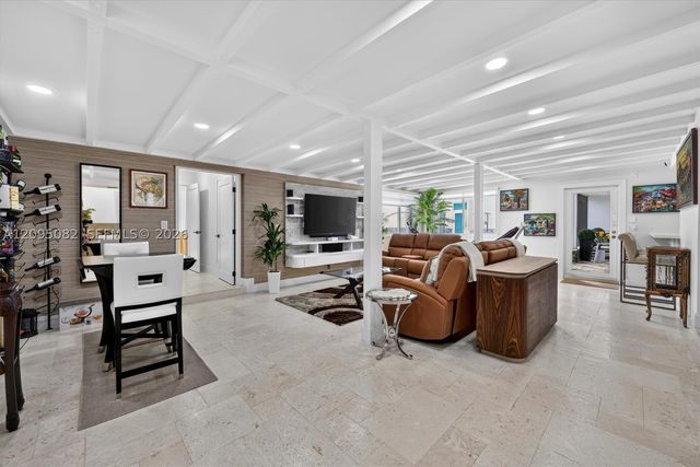 6750 SW 74th St, South Miami, FL 33143