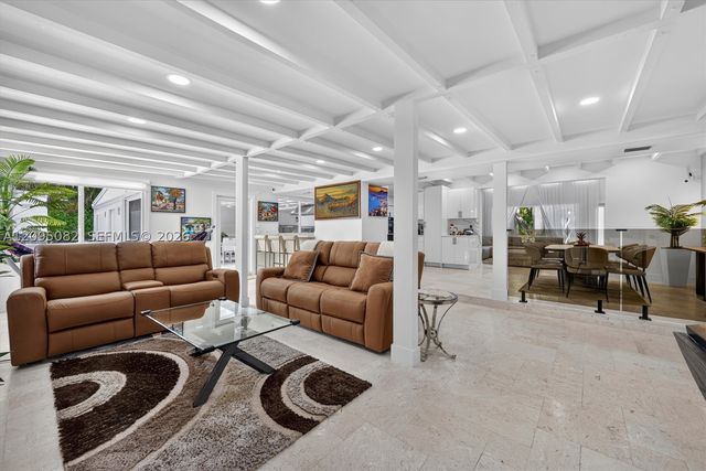6750 SW 74th St, South Miami, FL 33143