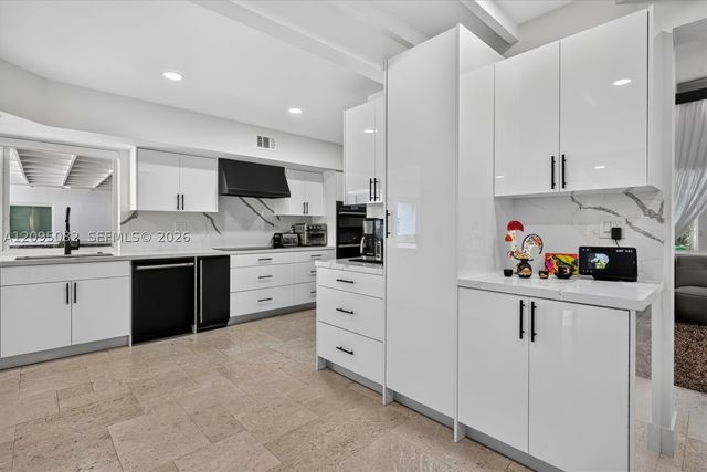 6750 SW 74th St, South Miami, FL 33143