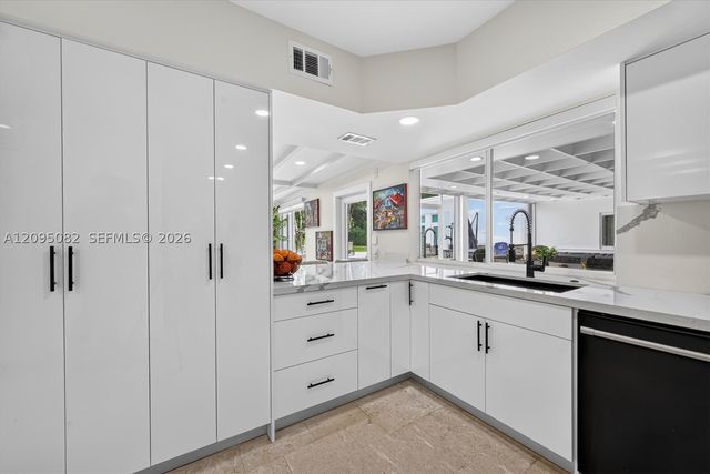 6750 SW 74th St, South Miami, FL 33143