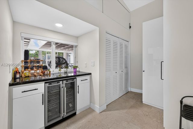 6750 SW 74th St, South Miami, FL 33143