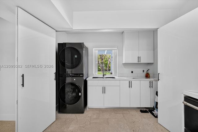 6750 SW 74th St, South Miami, FL 33143