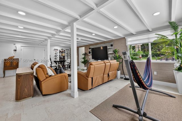 6750 SW 74th St, South Miami, FL 33143