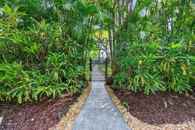 6750 SW 74th St, South Miami, FL 33143