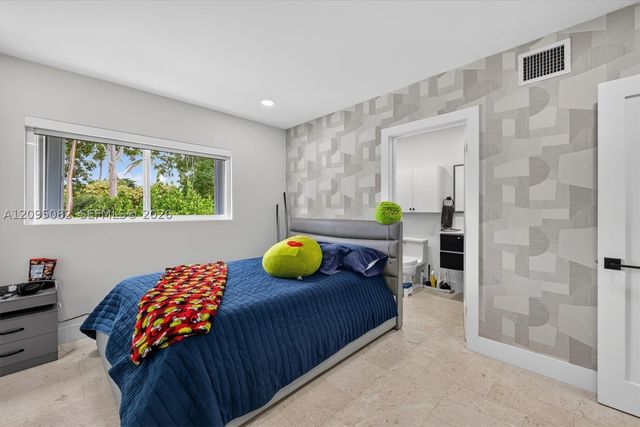 6750 SW 74th St, South Miami, FL 33143