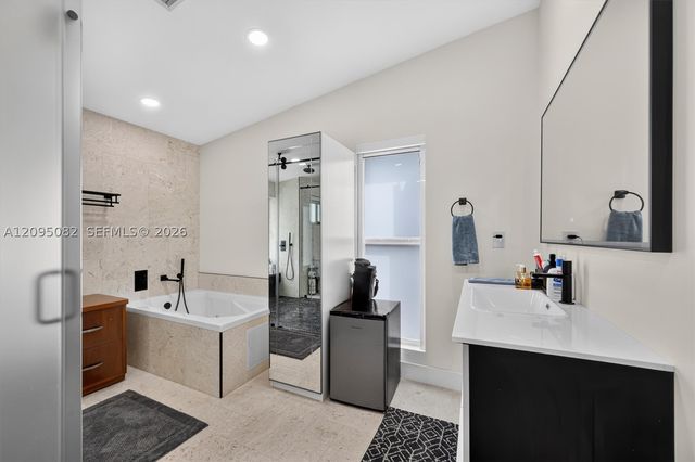 6750 SW 74th St, South Miami, FL 33143