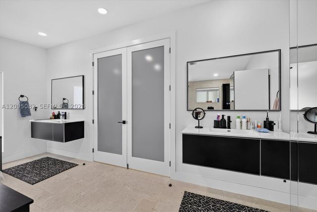 6750 SW 74th St, South Miami, FL 33143