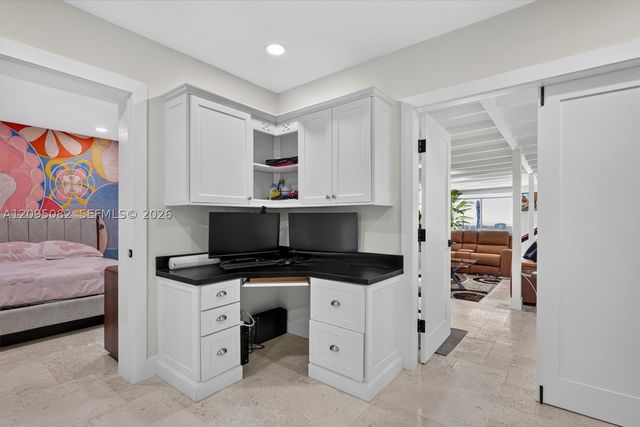 6750 SW 74th St, South Miami, FL 33143