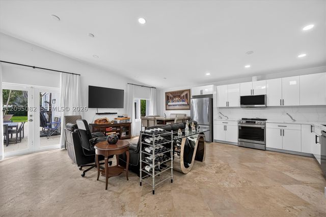 6750 SW 74th St, South Miami, FL 33143