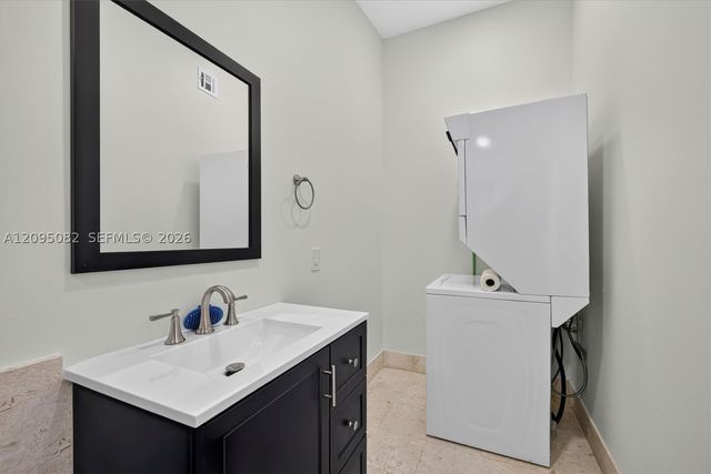 6750 SW 74th St, South Miami, FL 33143