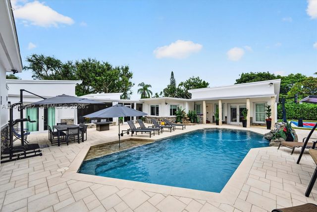 6750 SW 74th St, South Miami, FL 33143