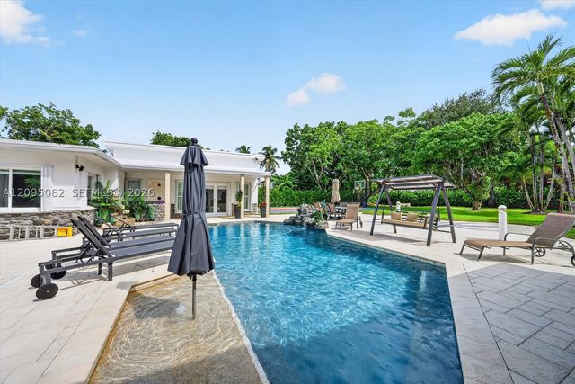 6750 SW 74th St, South Miami, FL 33143