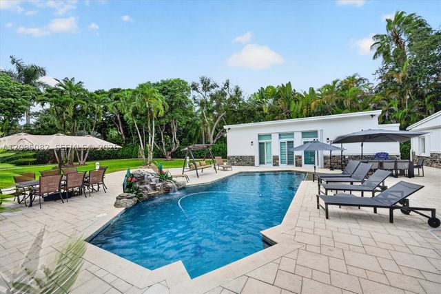 6750 SW 74th St, South Miami, FL 33143
