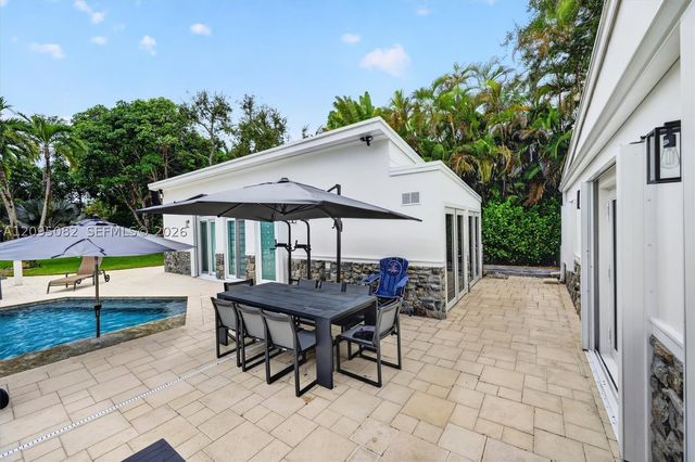 6750 SW 74th St, South Miami, FL 33143