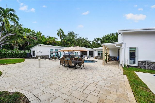 6750 SW 74th St, South Miami, FL 33143