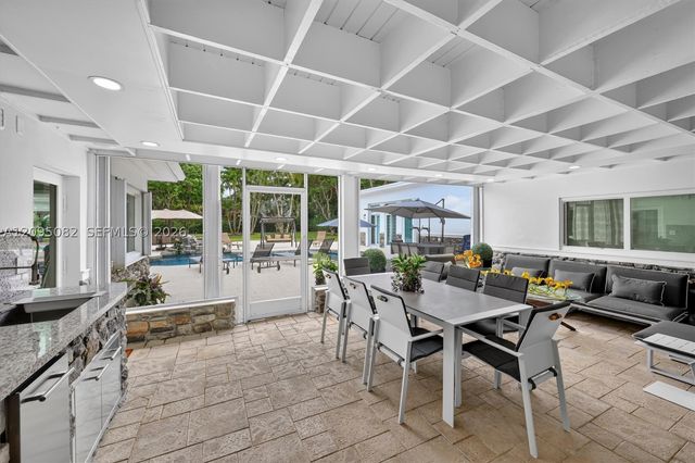 6750 SW 74th St, South Miami, FL 33143