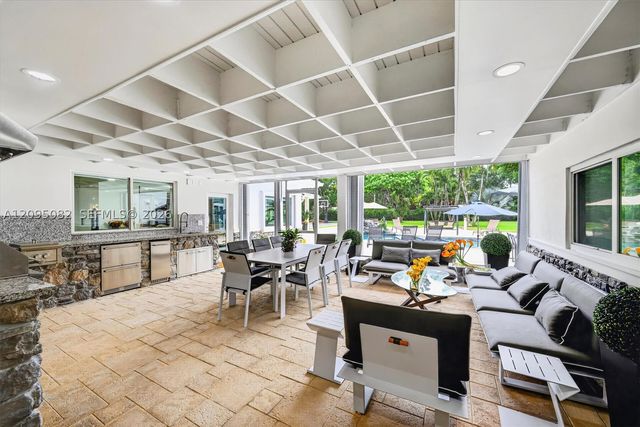 6750 SW 74th St, South Miami, FL 33143
