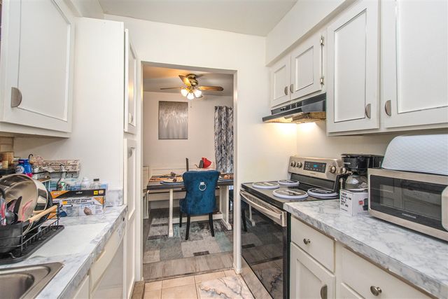 30078 W 12 Mile Road 99, Farmington Hills, MI 48334
