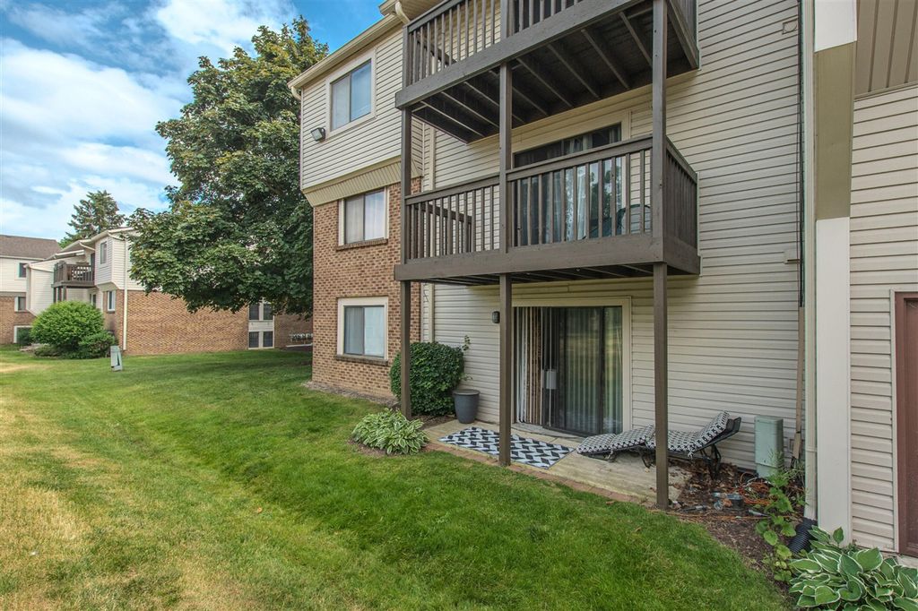 30078 W 12 Mile Road 99, Farmington Hills, MI 48334